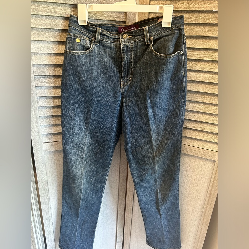 GLORIA VANDERBILT Vintage Jeans w/Gold Swan Logo on Front pocket Size 10 woman’s
